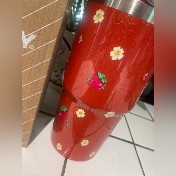 Strawberry shortcake 20oz Stanley tumbler - Picture 3 of 6